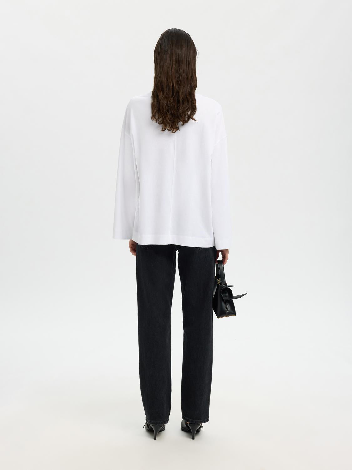 model_shot-back